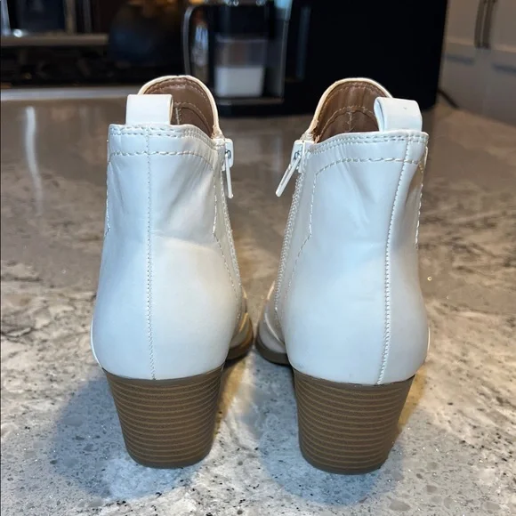 NEW Indigo White Western-Style Ankle Booties Size 7 - Picture 7 of 9